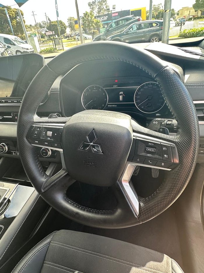 2023 Mitsubishi Outlander LS Black Edition