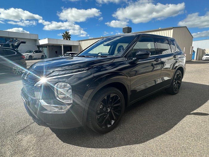 2023 Mitsubishi Outlander LS Black Edition