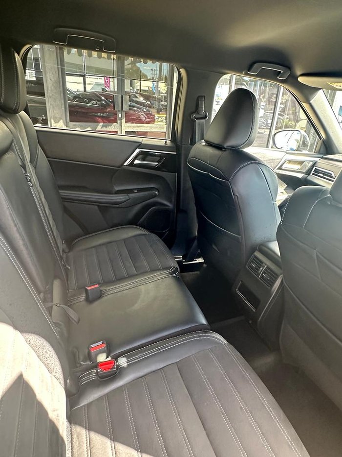 2023 Mitsubishi Outlander LS Black Edition