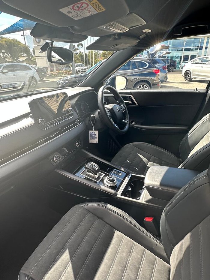 2023 Mitsubishi Outlander LS Black Edition