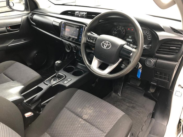 2015 Toyota Hilux Workmate TGN121R 4x2 Glacier White