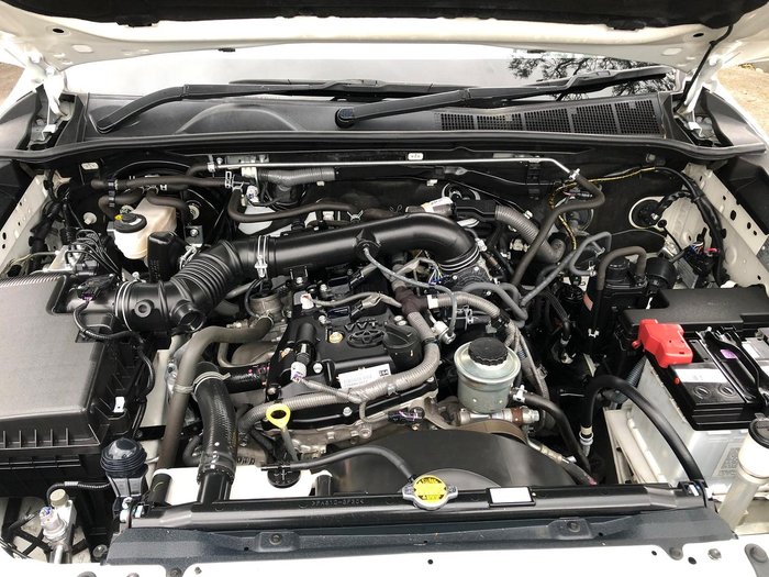 2015 Toyota Hilux Workmate TGN121R 4x2 Glacier White