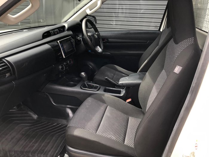 2015 Toyota Hilux Workmate TGN121R 4x2 Glacier White