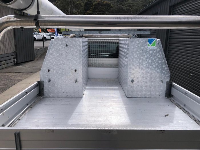 2015 Toyota Hilux Workmate TGN121R 4x2 Glacier White