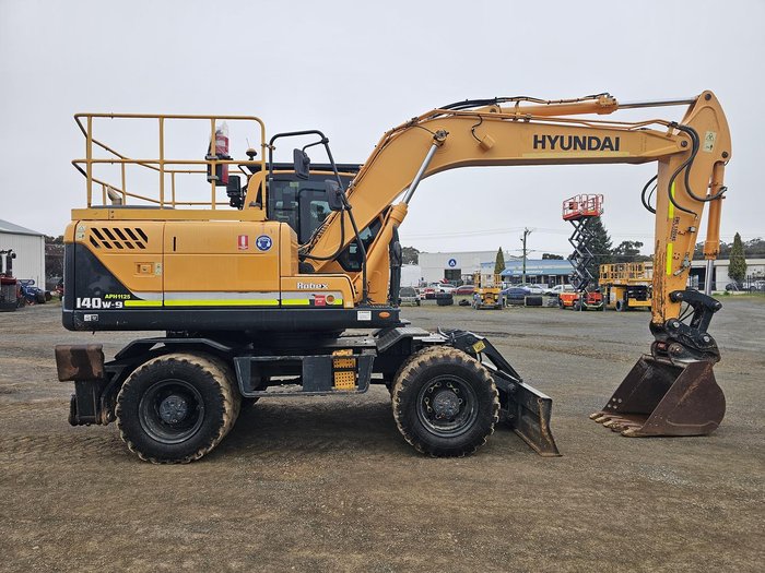 2018 Hyundai R140w-9