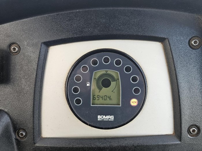 2011 BOMAG Bw216d-4 Smooth Drum Roller Yellow