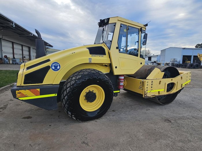 2011 BOMAG Bw216d-4 Smooth Drum Roller Yellow