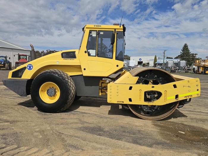 2014 BOMAG Bw219d-4 Smooth Drum Roller Yellow