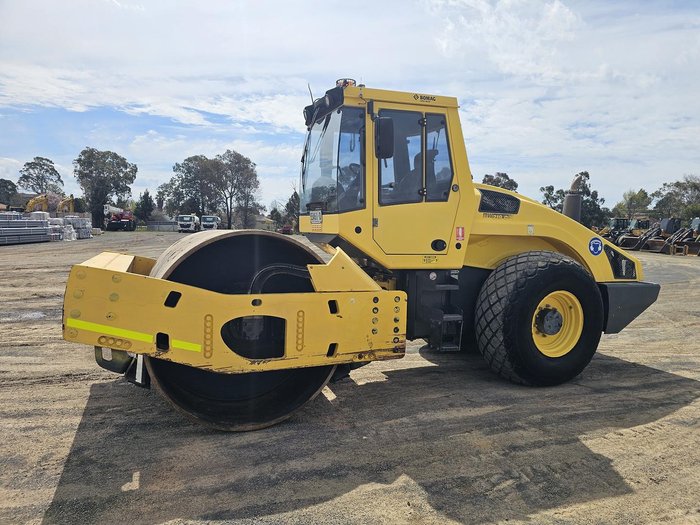 2014 BOMAG Bw219d-4 Smooth Drum Roller Yellow