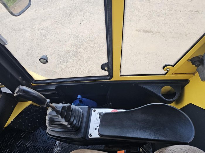 2011 BOMAG Bw216d-4 Smooth Drum Roller Yellow