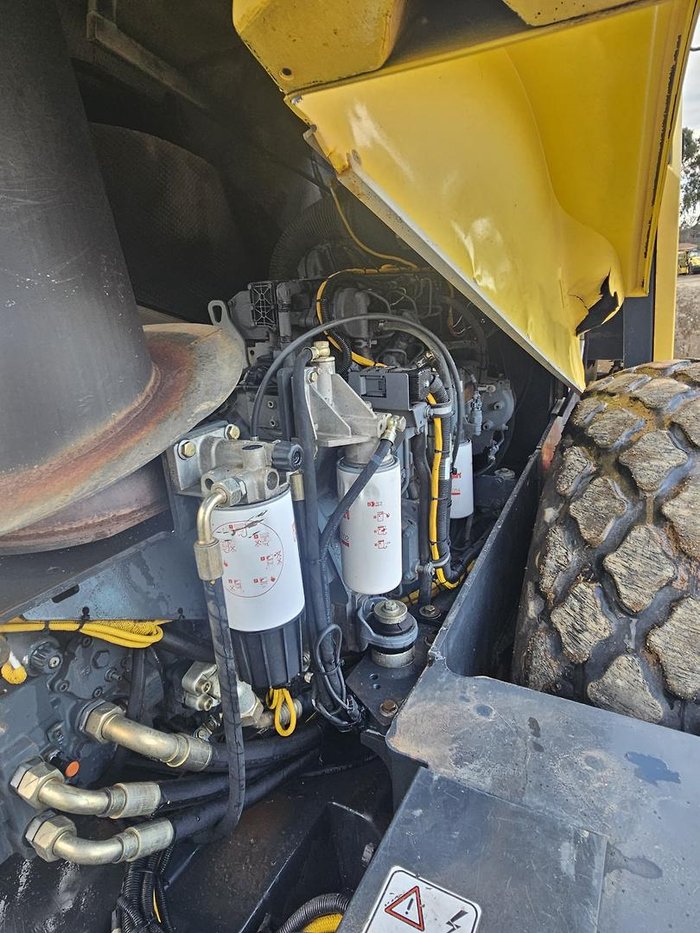 2011 BOMAG Bw216d-4 Smooth Drum Roller Yellow