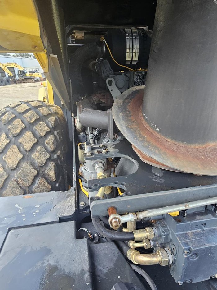 2011 BOMAG Bw216d-4 Smooth Drum Roller Yellow