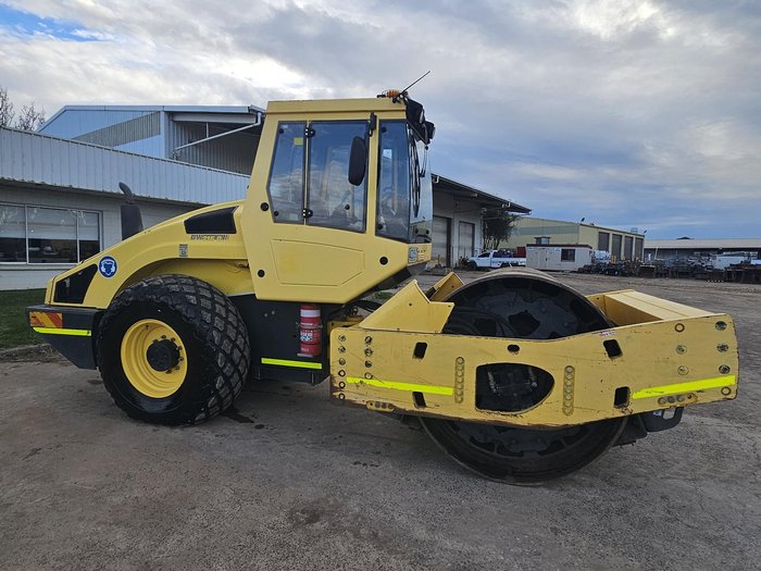 2011 BOMAG Bw216d-4 Smooth Drum Roller Yellow