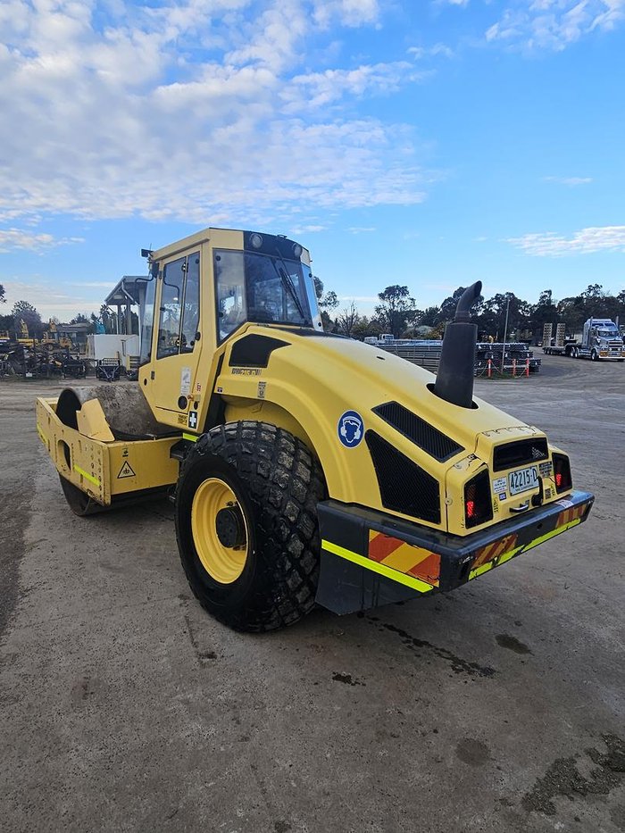 2011 BOMAG Bw216d-4 Smooth Drum Roller Yellow