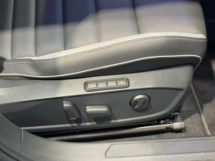 2025 Volkswagen Golf 110TSI R-Line