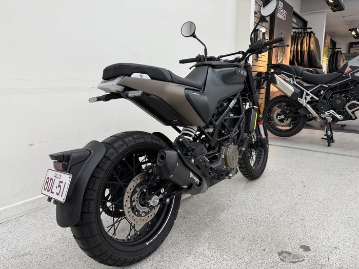 2023 HUSQVARNA SVARTPILEN 401 Black