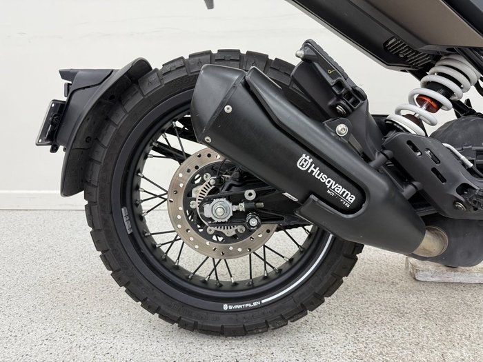 2023 HUSQVARNA SVARTPILEN 401 Black
