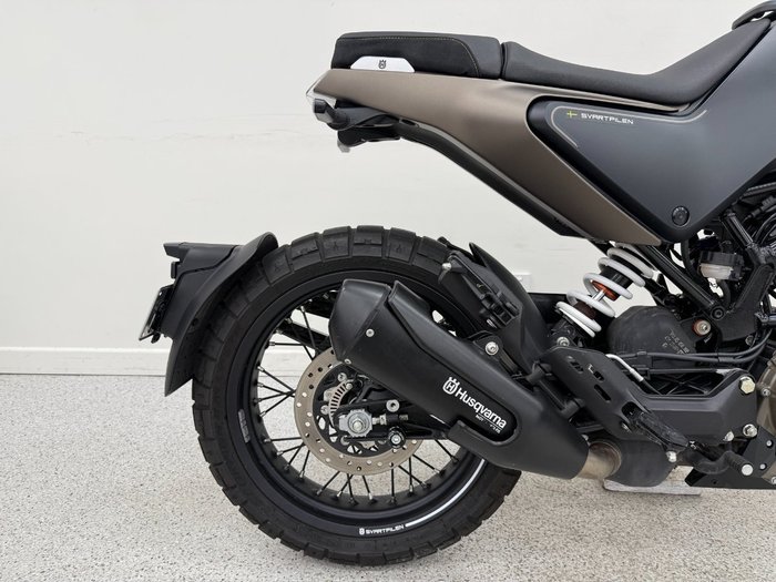2023 HUSQVARNA SVARTPILEN 401 Black