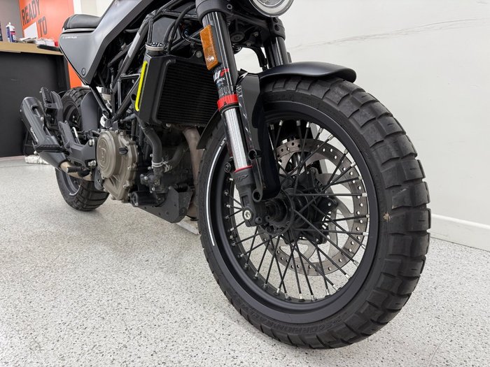 2023 HUSQVARNA SVARTPILEN 401 Black