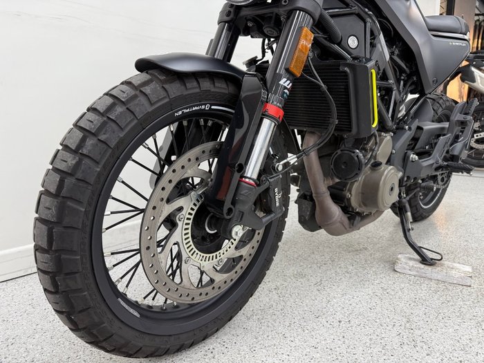 2023 HUSQVARNA SVARTPILEN 401 Black