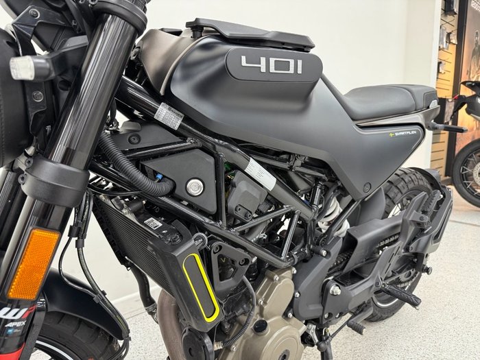 2023 HUSQVARNA SVARTPILEN 401 Black