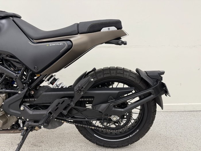 2023 HUSQVARNA SVARTPILEN 401 Black