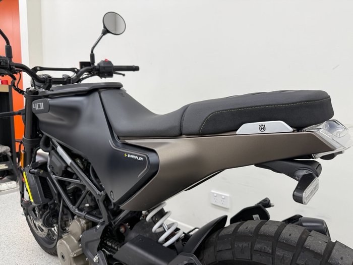 2023 HUSQVARNA SVARTPILEN 401 Black