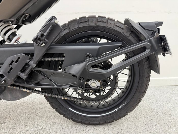 2023 HUSQVARNA SVARTPILEN 401 Black