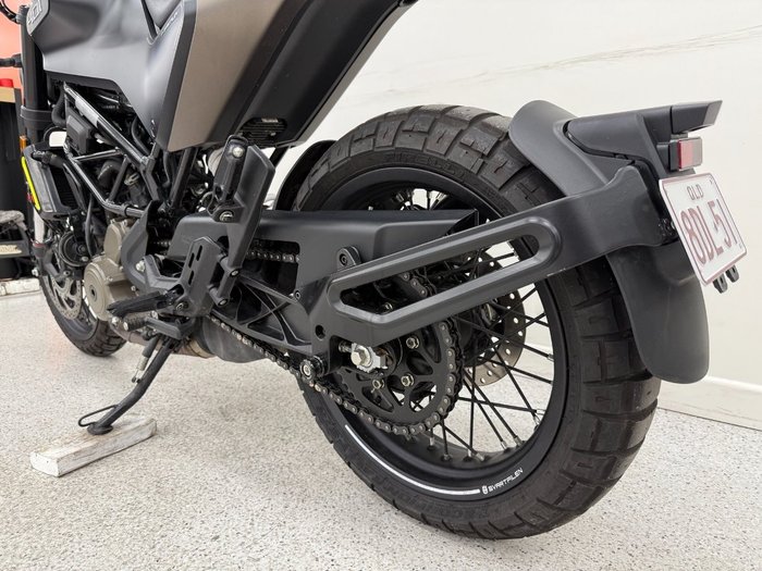 2023 HUSQVARNA SVARTPILEN 401 Black