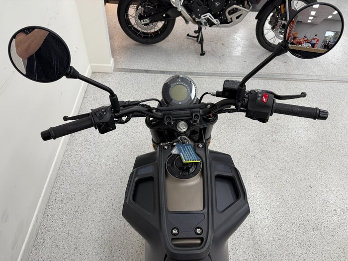 2023 HUSQVARNA SVARTPILEN 401 Black