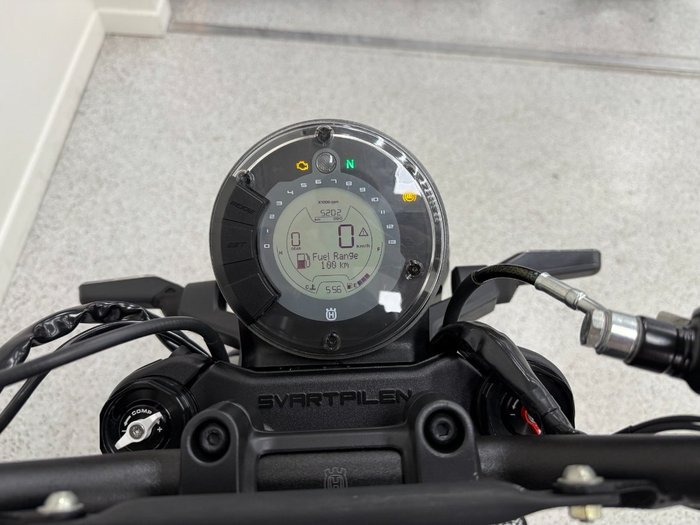 2023 HUSQVARNA SVARTPILEN 401 Black