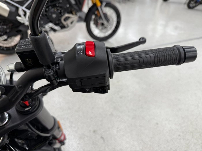 2023 HUSQVARNA SVARTPILEN 401 Black