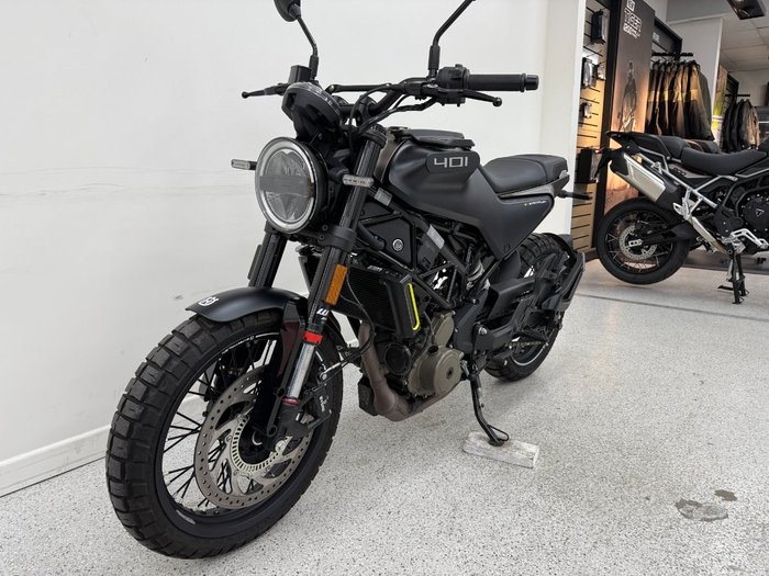 2023 HUSQVARNA SVARTPILEN 401 Black