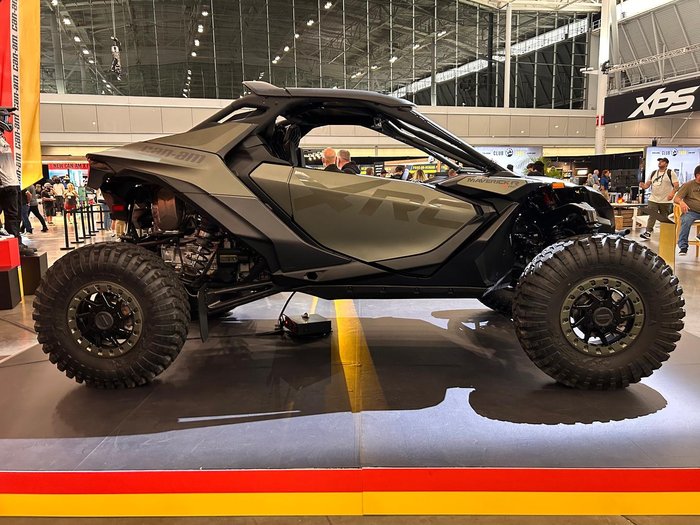 2025 Can-Am MAVERICK R X rc SAS Maverick Green