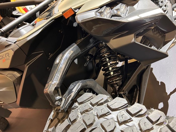 2025 Can-Am MAVERICK R X rc SAS Maverick Green