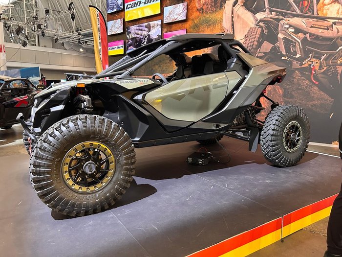 2025 Can-Am MAVERICK R X rc SAS Maverick Green
