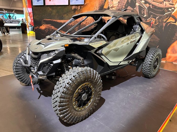2025 Can-Am MAVERICK R X rc SAS Maverick Green