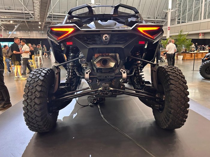 2025 Can-Am MAVERICK R X rc SAS Maverick Green