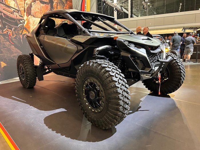 2025 Can-Am MAVERICK R X rc SAS Maverick Green