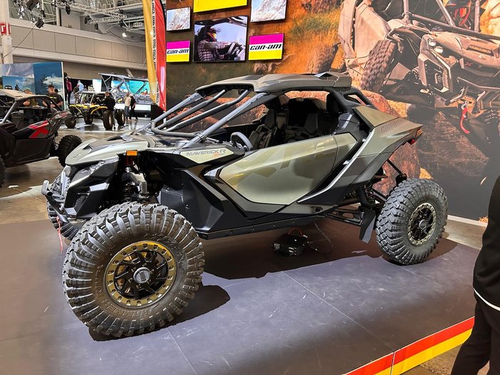2025 Can-Am MAVERICK R X rc SAS Maverick Green