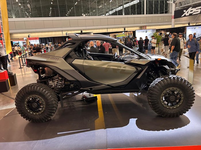 2025 Can-Am MAVERICK R X rc SAS Maverick Green