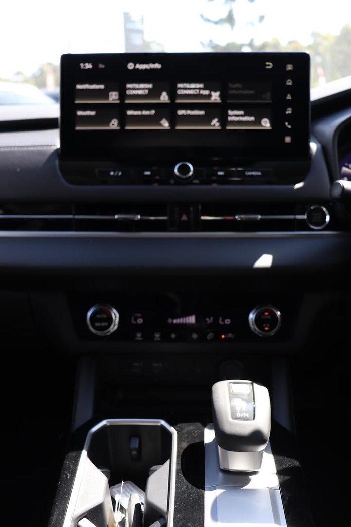 2025 Mitsubishi Outlander LS