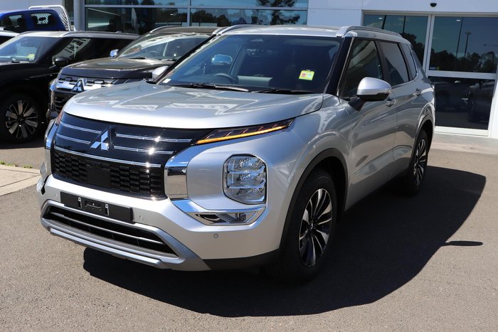 2025 Mitsubishi Outlander LS