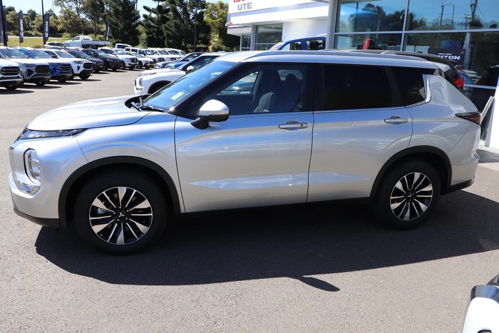 2025 Mitsubishi Outlander LS