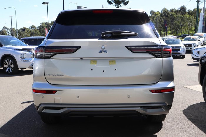2025 Mitsubishi Outlander LS
