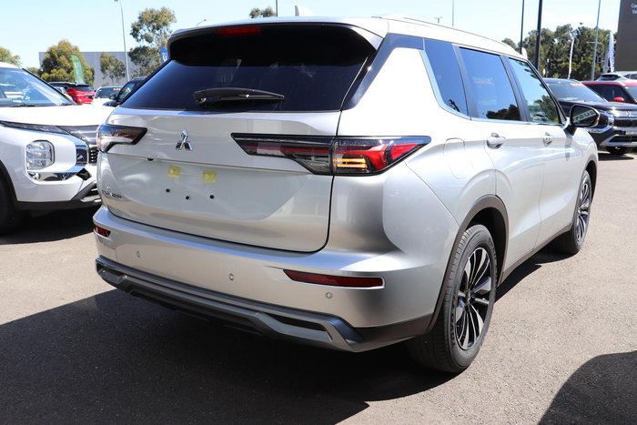 2025 Mitsubishi Outlander LS
