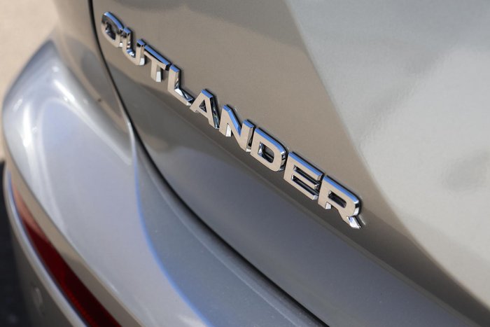 2025 Mitsubishi Outlander LS