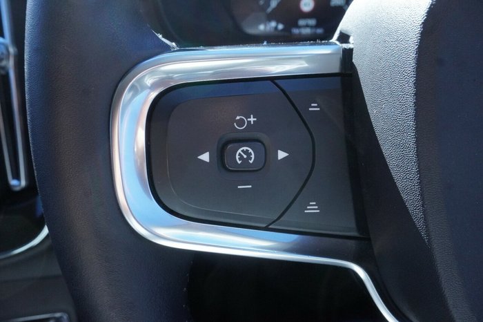 2020 Volvo XC40 T4 Momentum