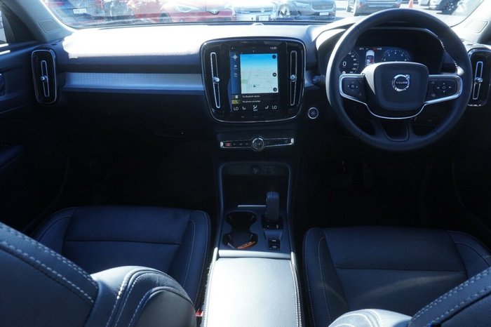 2020 Volvo XC40 T4 Momentum