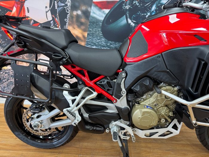 2022 DUCATI MULTISTRADA V4 S RED